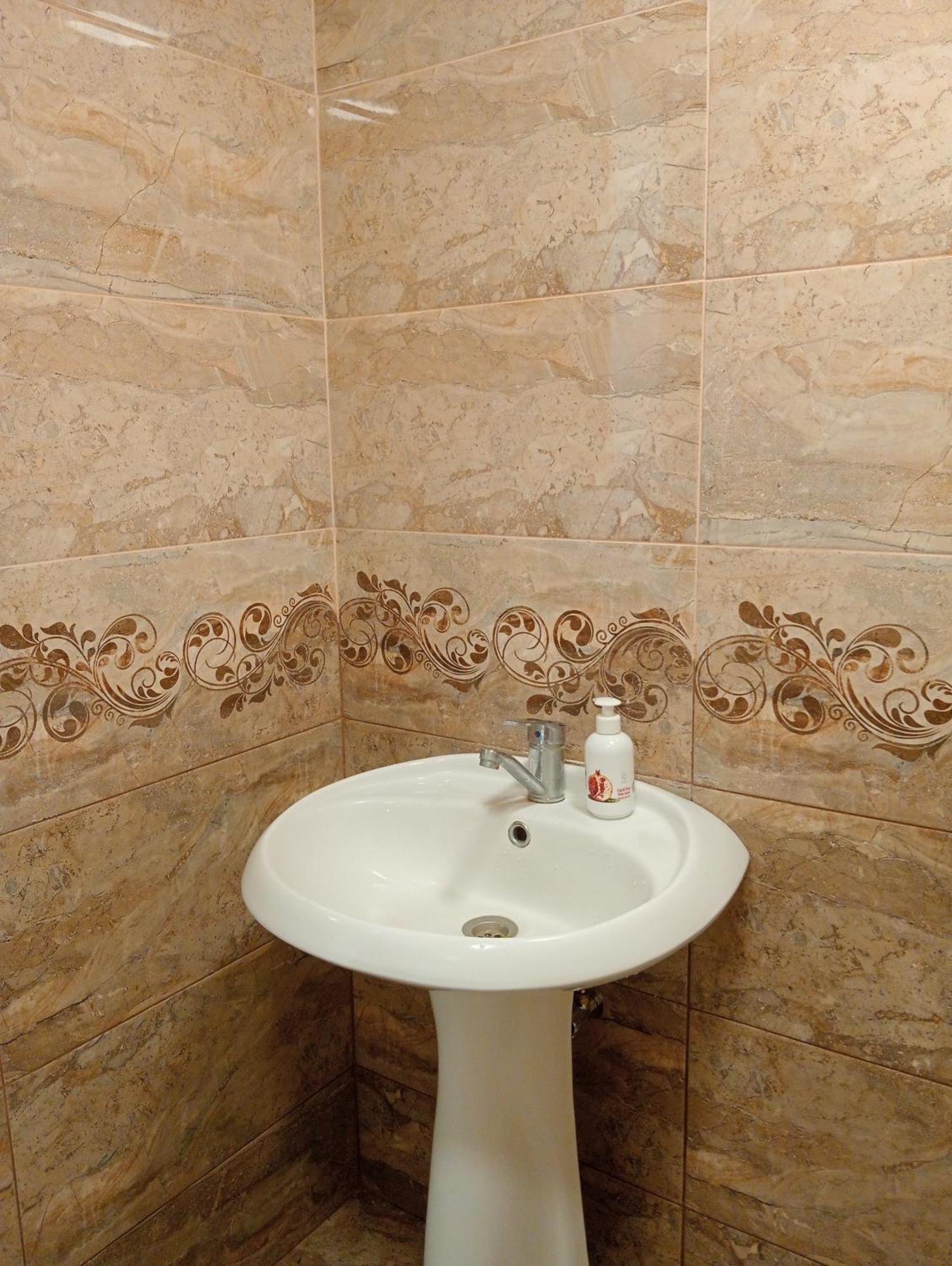 Apartment On The Delara Aliyeva Street Baky Esterno foto